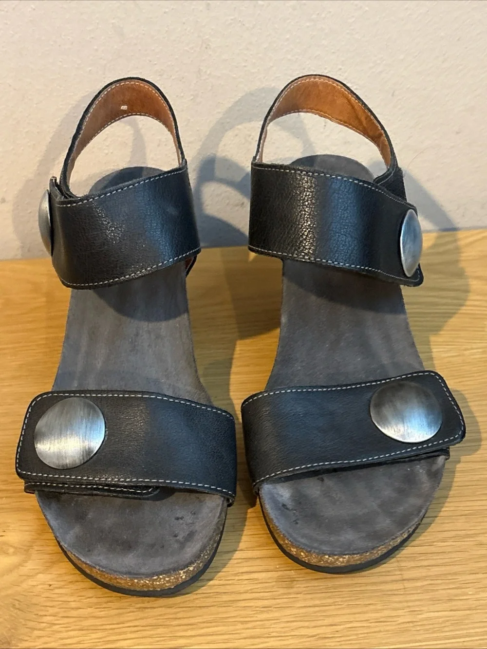 Taos Carousel 2 Leather Wedge Sandal Shoes Ankle Strap Black Size EU 39 US 8.5